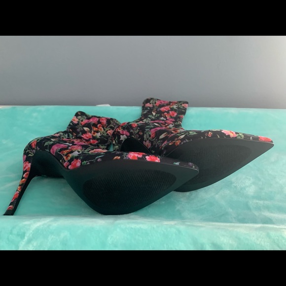 Cute Steve Madden Floral Daffy sock boots - Picture 2 of 5